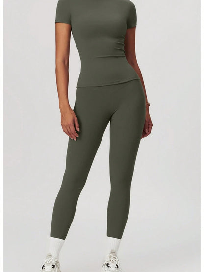 Women's Short Sleeve Fitted Round Neck Top