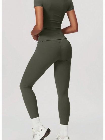Women's Short Sleeve Fitted Round Neck Top